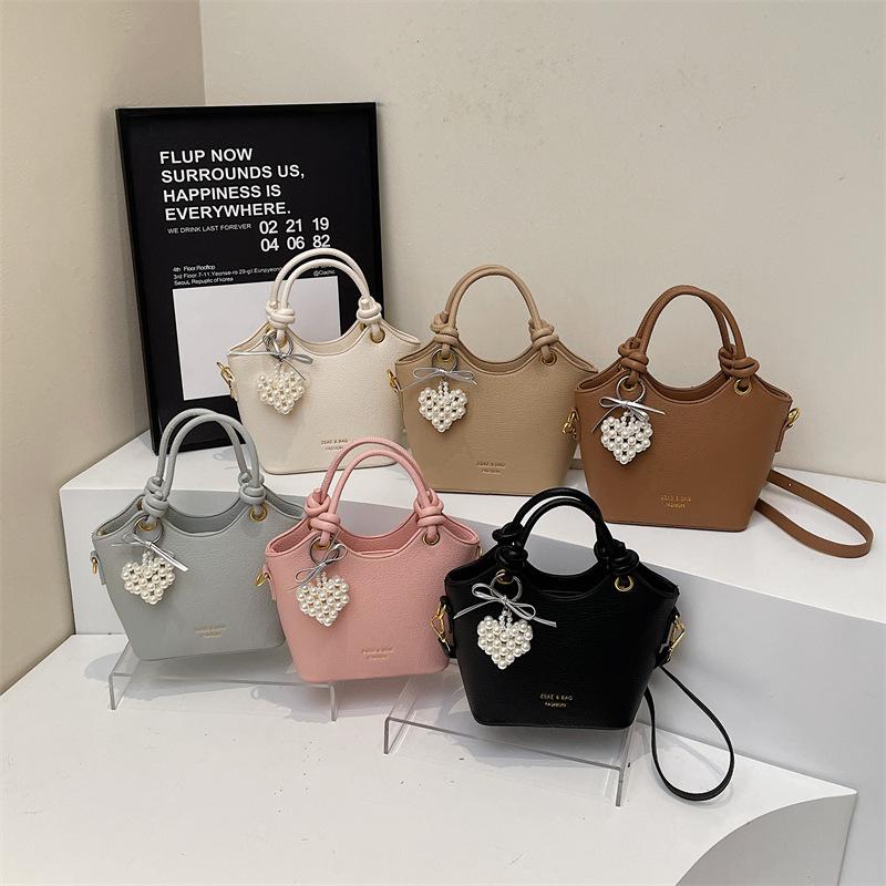 Hand Carry Fashion Bucket Bag Women's Korean Version Ins Shoulder Bag 2025 Spring New Simple Casual Portable Messenger Bag