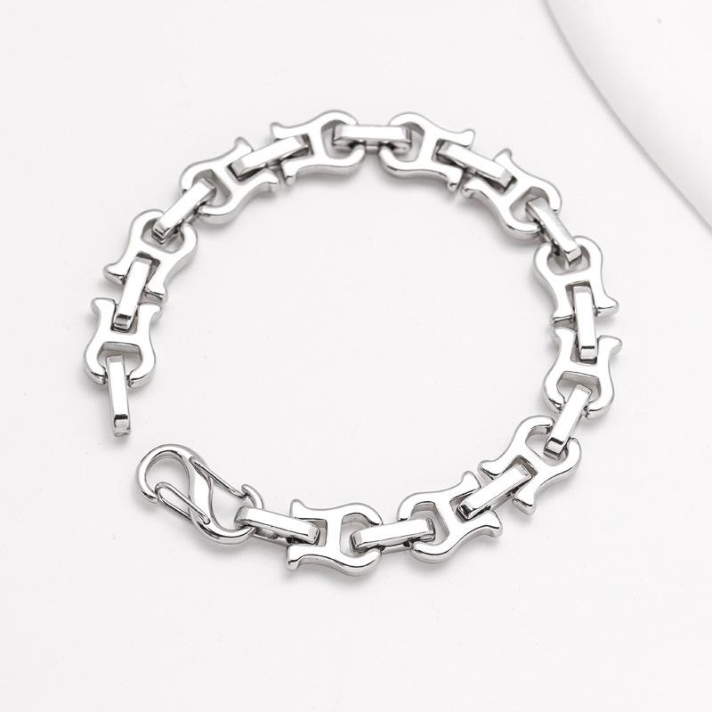 

Titanium Steel Bracelet, Retro Trendy Stainless Steel Men S Bracelet U-Shaped Hip-Hop Casual Simplicity Does Not Fade