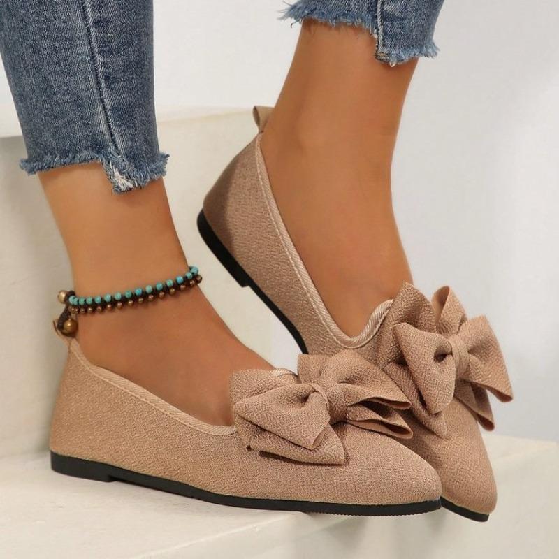 New Large-sized, Lightweight, Soft-soled Women's Shoes with Pointed Tips Make Them Look Slimmer