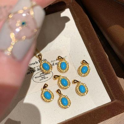 Light Luxury Diamond Inlaid Turquoise Necklace Retro Palace Style Exquisite Pendant for Women Party Wedding Fine