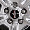 Autocollant de Voiture 4 pièces 55mm 68mm ABS adapté pour Ford Mustang cache-moyeu de roue badge logo centre de roue voiture cache badge en plastique
