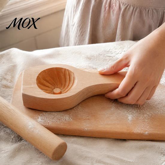 Kitchen Gadgets for Dumplings Wooden Bun Mold with Handle, Manual Press Baozi Maker Mold, Easy Pierogi DIY Ravioli Pastry Presser Flower Edges Stuffed