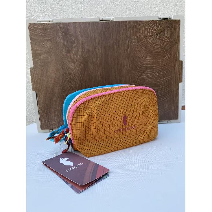 COTO Alpaca dopamine4L American-style waterproof and portable toiletry bag with contrasting colors, perfect for travel and storing cosmetics