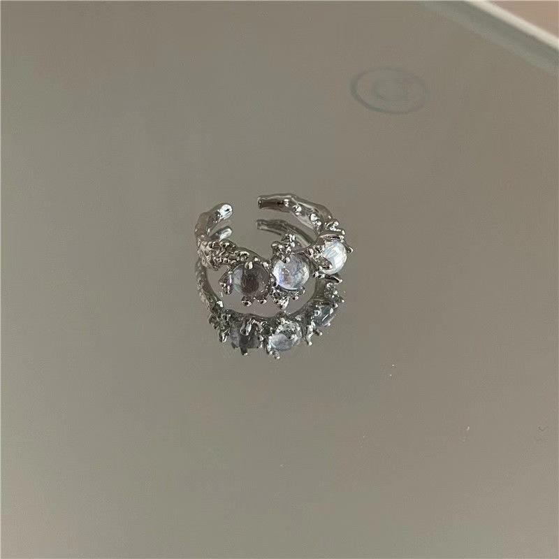 Mangxing Diamond Moonlight Cat's Eye Ring: Women's Unique, Fashionable, Irregular Design Accessory.
