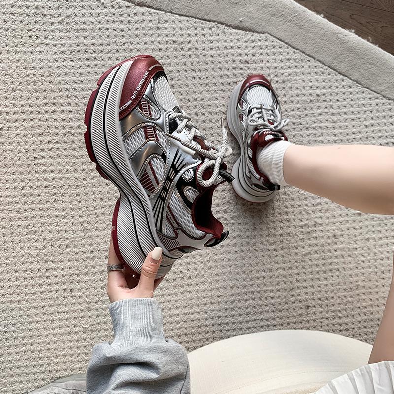 Thick-soled dad shoes women's 2025 spring and autumn super fire new models heightened and comfortable mesh four seasons casual silver sneakers