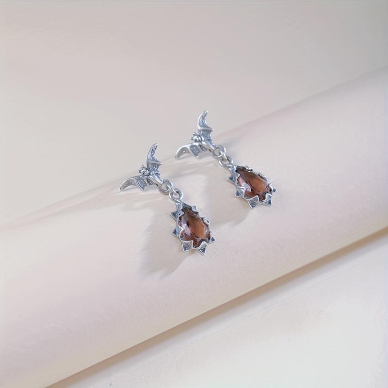 Classic Retro Personality Bat Droplet Shaped Zircon Earrings for Men and Women Hip Hop Street Rock Party Jewelry Gifts