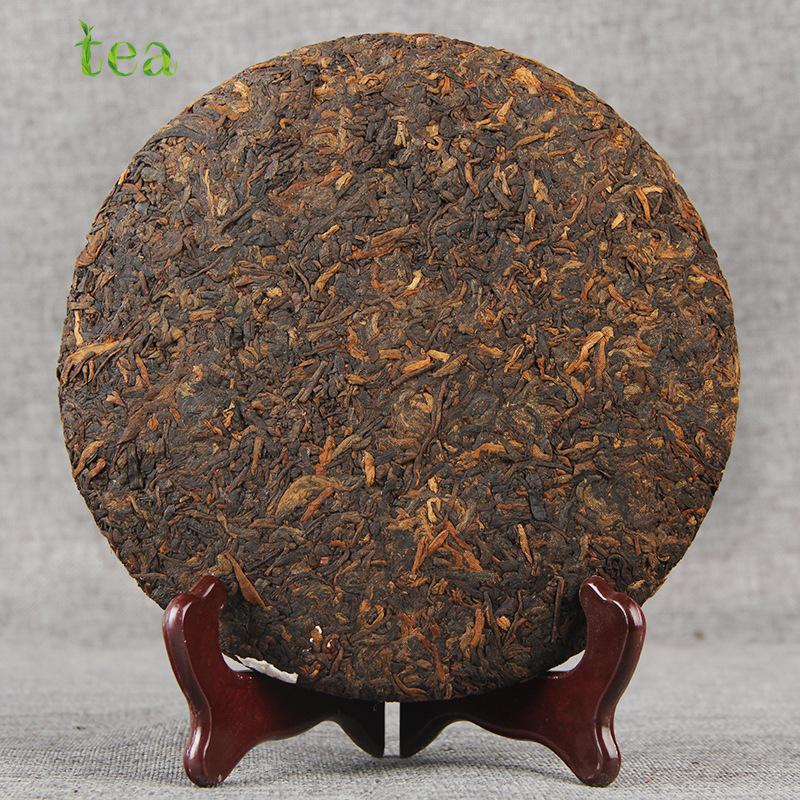 Batch 2018 Yunnan Gongbing Puer tea cooked tea Menghai Gongbing Qizi cake 357g aged Puer pressed.