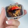 Tragbare Pillendose mit 2 Fächern, Mini-Metall-Medikamenten-Organizer-Etui, Niedlicher bedruckter Pillenbehälter für Vitamine, Pillen, Schmuck, Reisen, Tägliche Anwendung