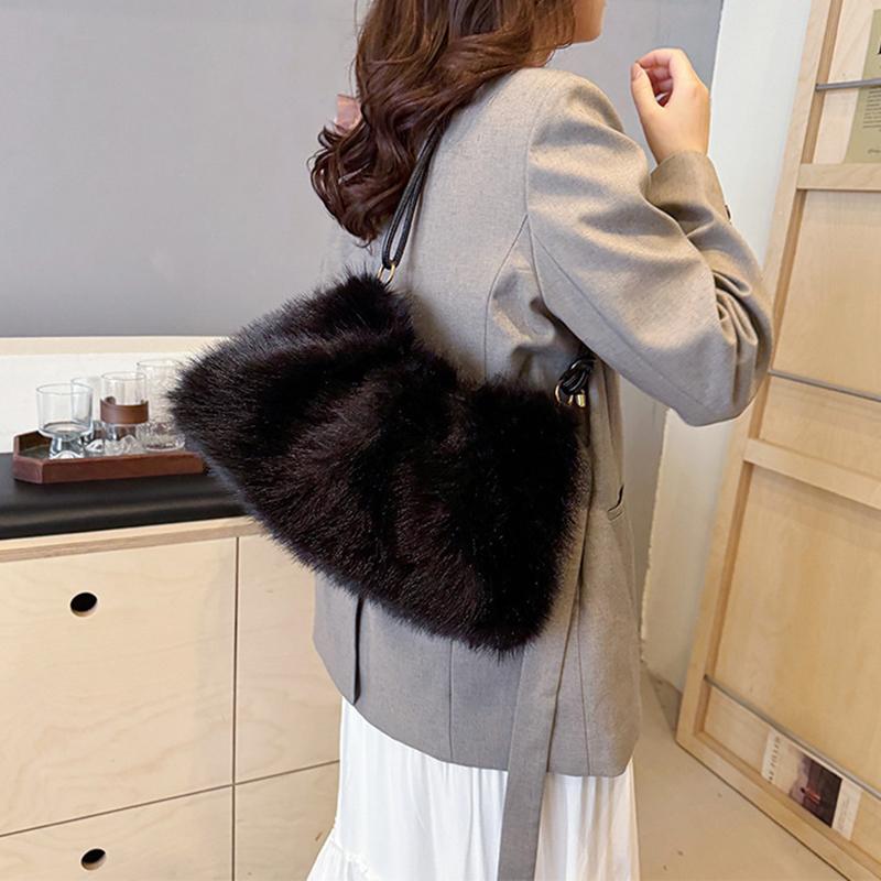 Luxury Furry Shoulder Bag Solid Color Soft Tote Bag Large Capacity Fluffy Clutch Bag