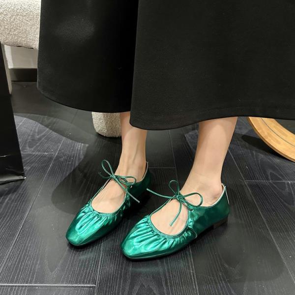 

Модная обувь с квадратным носком Женская 2025 Женская обувь Повседневные кроссовки Новое летнее платье Круглый плиссированный слипон Ажурный синтетический однотонный ПУ Ма 35