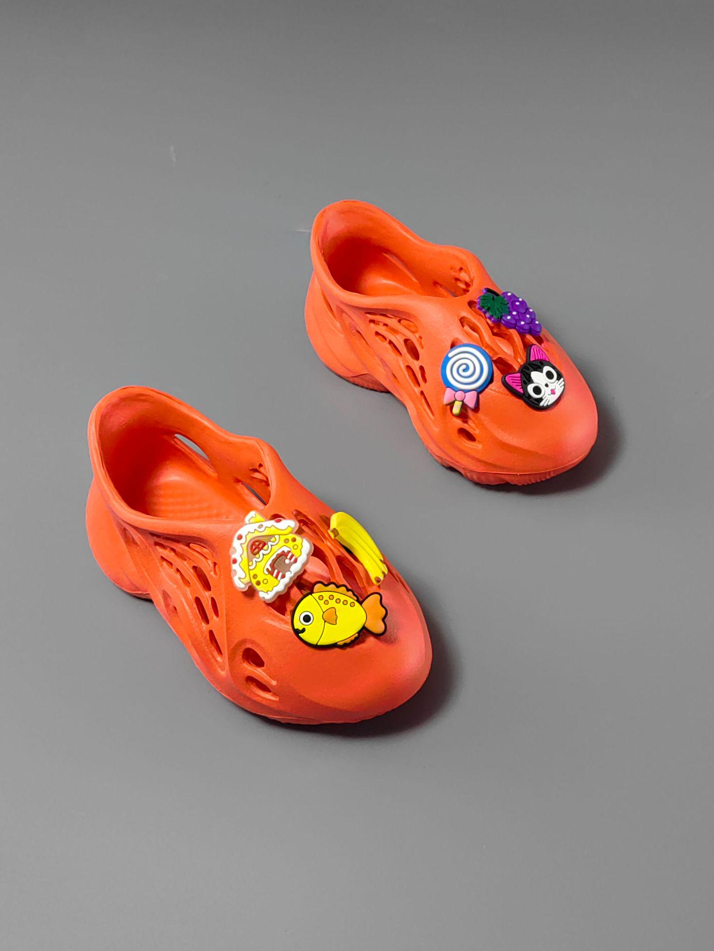 New Summer Cartoon Perforated Flat Sandals Comfortable Casual Solid Color for Home Outdoor Use 2223 1090₽