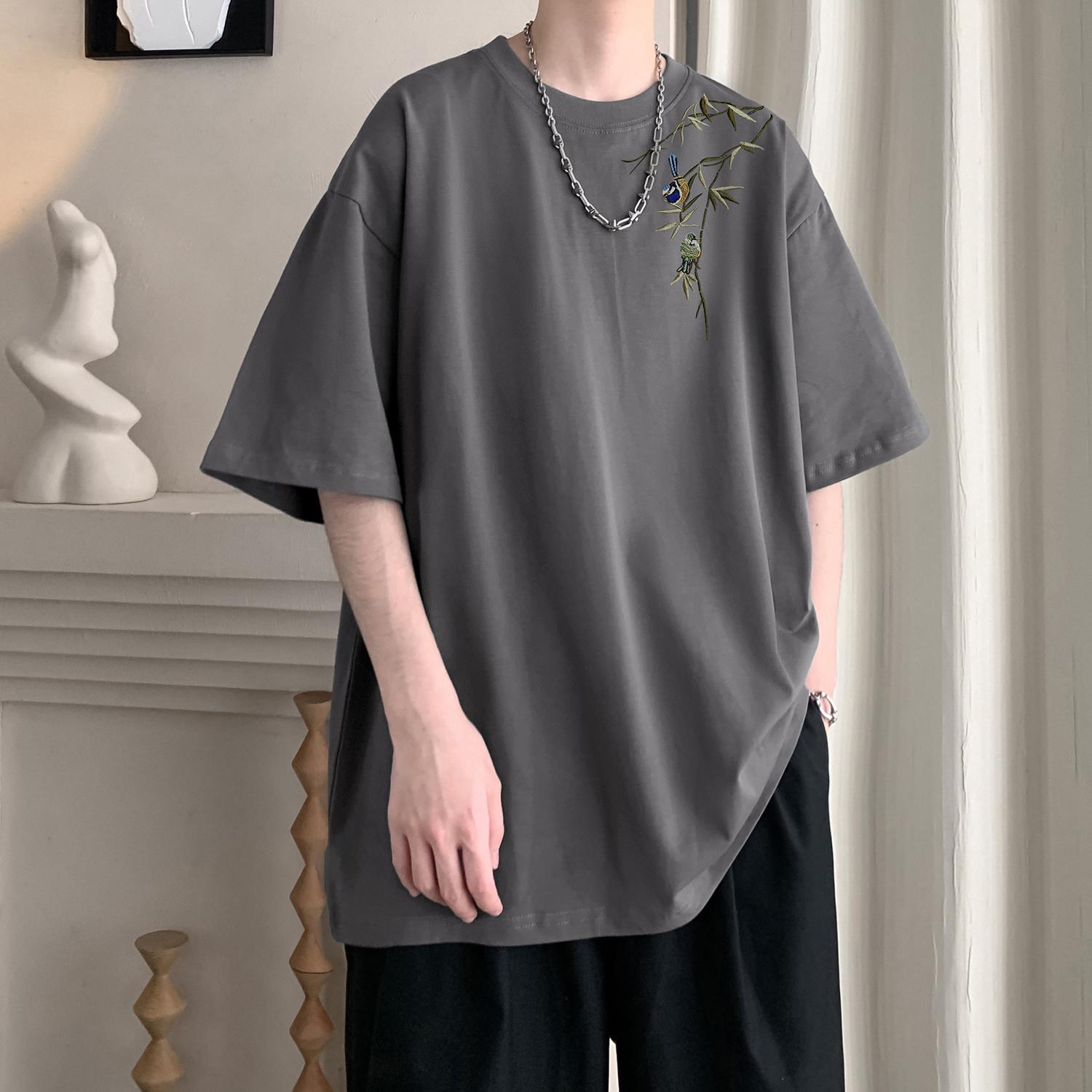 

2025 Мужская футболка с вышивкой Мужские уличные футболки Мужские повседневные свободные футболки с короткими рукавами Harajuku Пуловеры Большие топы Y2K L темно серый