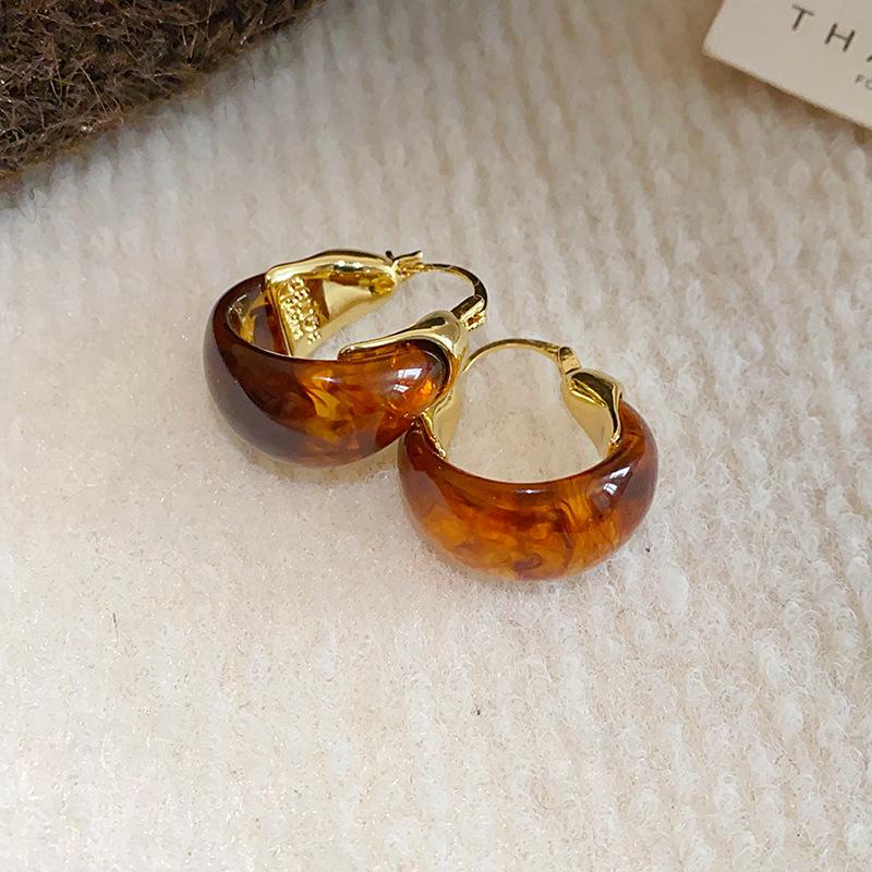 Gold-Plated U-Shaped Resin Ear Cuffs: Retro Y2K High-End Autumn & Winter Earrings