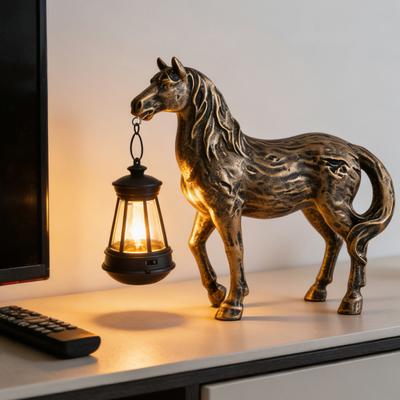 Solarny Ogród Koń Koń Rzeźba Biurko Retro Statua Konia z Solarnym Lampionem Figurka Żywica