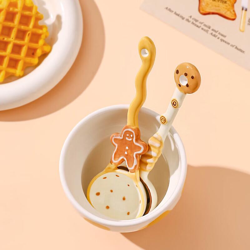 ZISIZ Cartoon Gingerbread Man Ceramic Soup Spoon