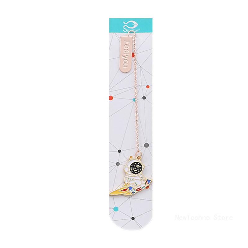 

Metal Chain Bookmark Astronaut Pendant Moon Walk Astronaut Marque Page Mark of Page Reading Book Holder Decorative Stationery