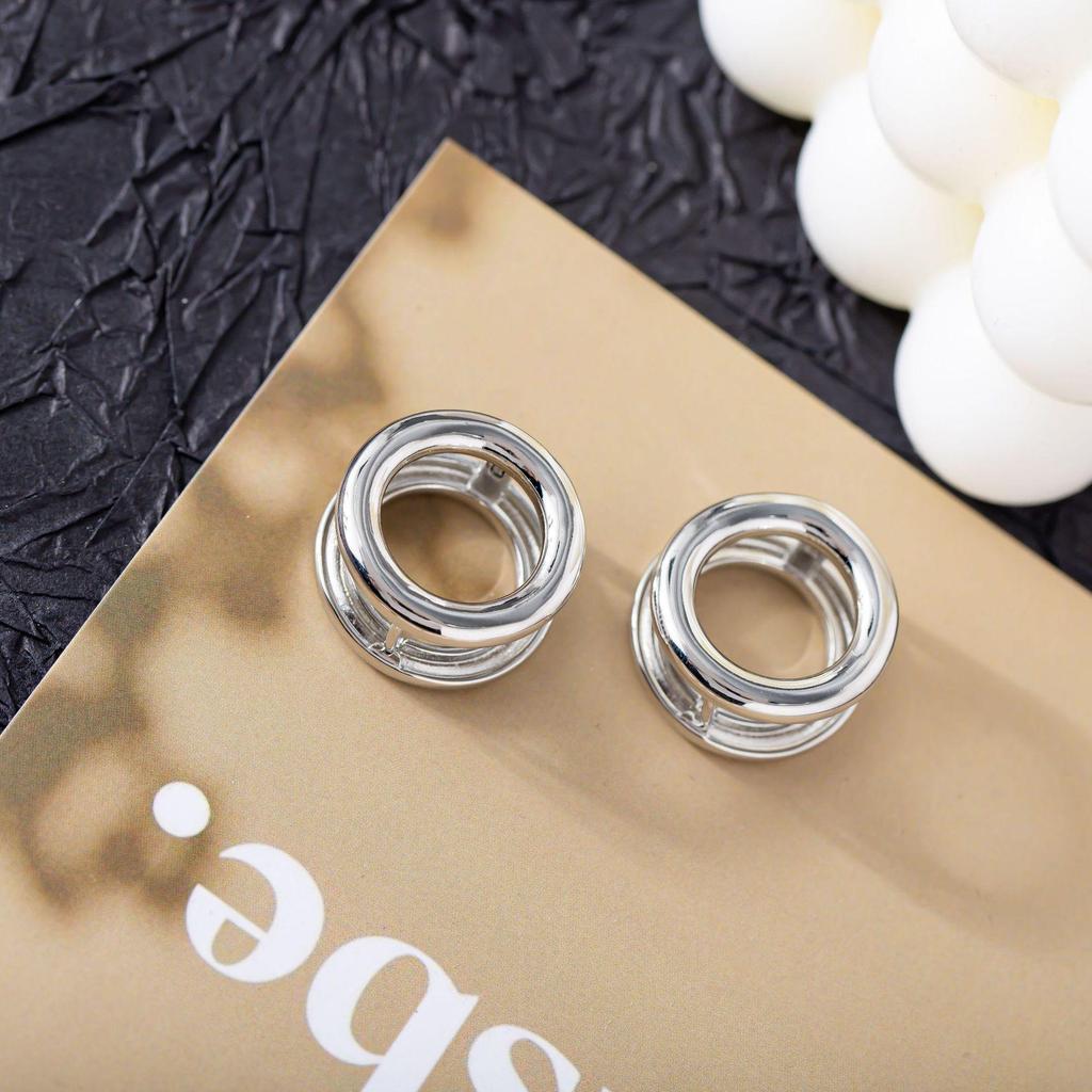 Korean Geometric Hoop Earrings: High-End Retro Style, Perfect for 2023 Fashion Trends, Women's Stud Buckles
