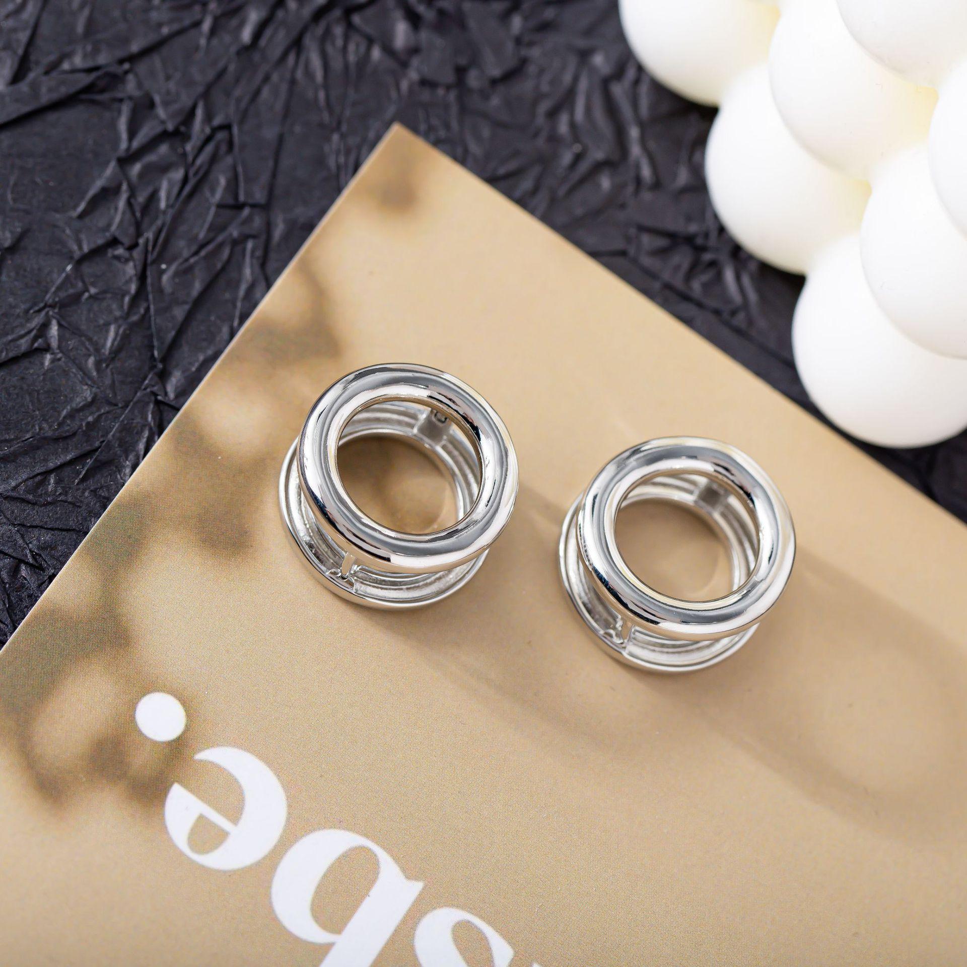 Korean Geometric Hoop Earrings: High-End Retro Style, Perfect for 2023 Fashion Trends, Women s Stud Buckles