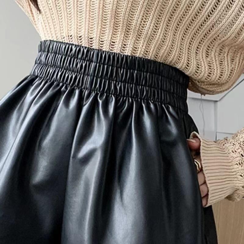Damen Herbst 2026 Oberbekleidung High Waist A-Linie Schlankmachend Weiter Bein PU-Leder Shorts Kaffee Mini-Shorts Vielseitig Schlank Geschnitten Heße Shorts