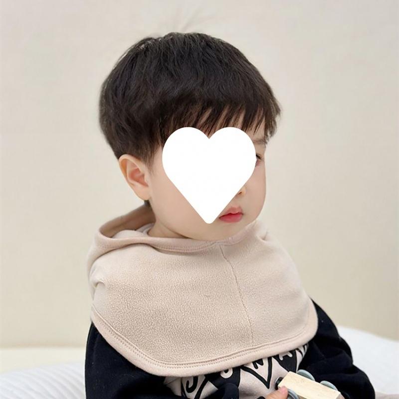 Atmungsaktive Kinder Dinosaurier Mütze Winddichte Kleinkind Ohrenklappenmütze mit integriertem Schal Perfekt für Outdoor-Aktivitäten Geschenk