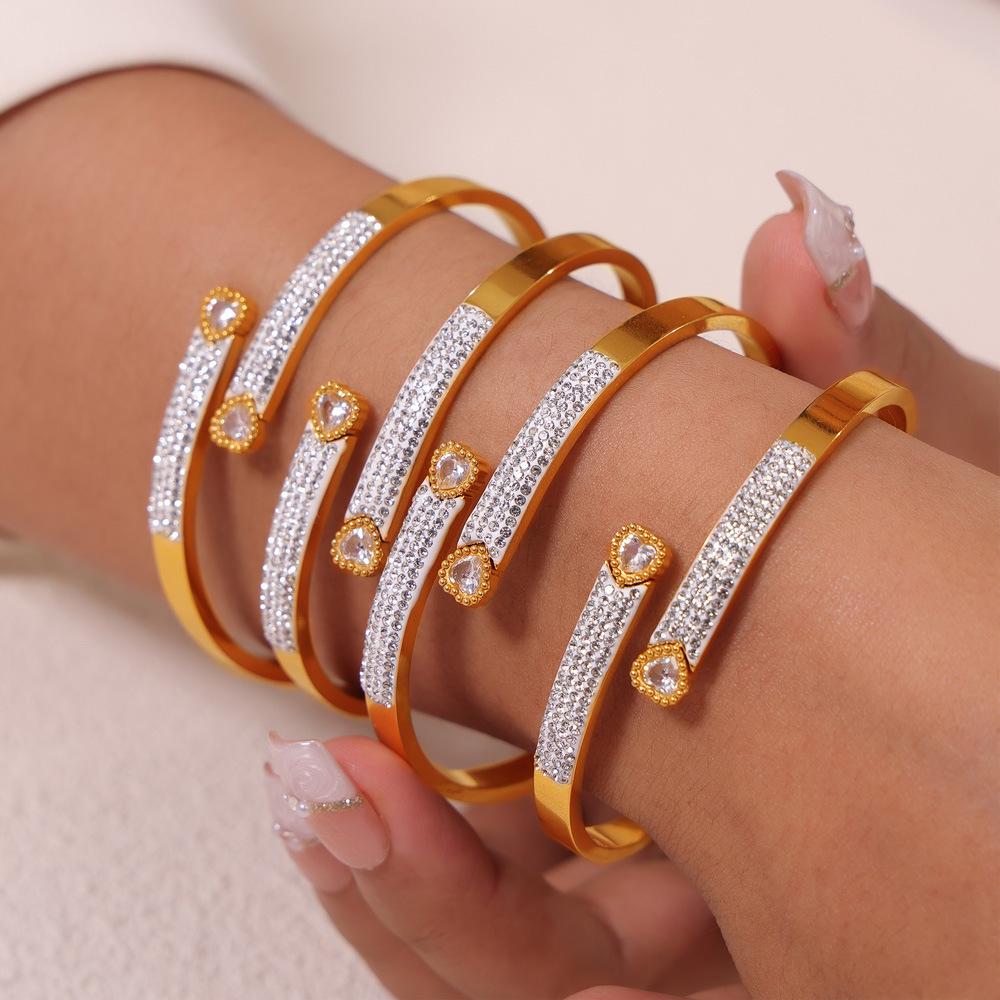 Titanium Steel Non-fading Open Spring Bracelet Fashionable Light Luxury Gypsy Star Diamond Bracelet Spot Supply