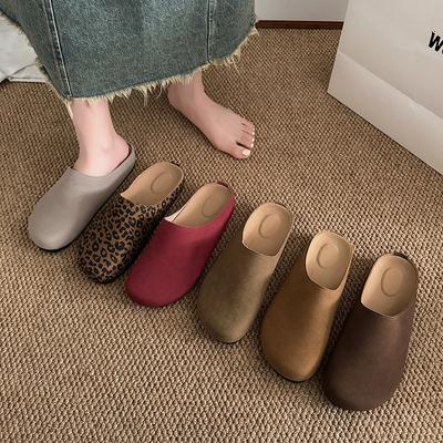 Zapatillas de mujer nuevas de moda, sandalias de zuecos de gamuza con punta cerrada y punta redonda, zapatos de otoño nuevos de color sólido retro con suela plana para mujer