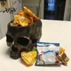 Retro Distressed Skull Decor Planter, Resin Head Flower Pot, Halloween Candy Bowl, Spooky Unique Gothic Gifts Decoration for Tabletop Home Bar Office