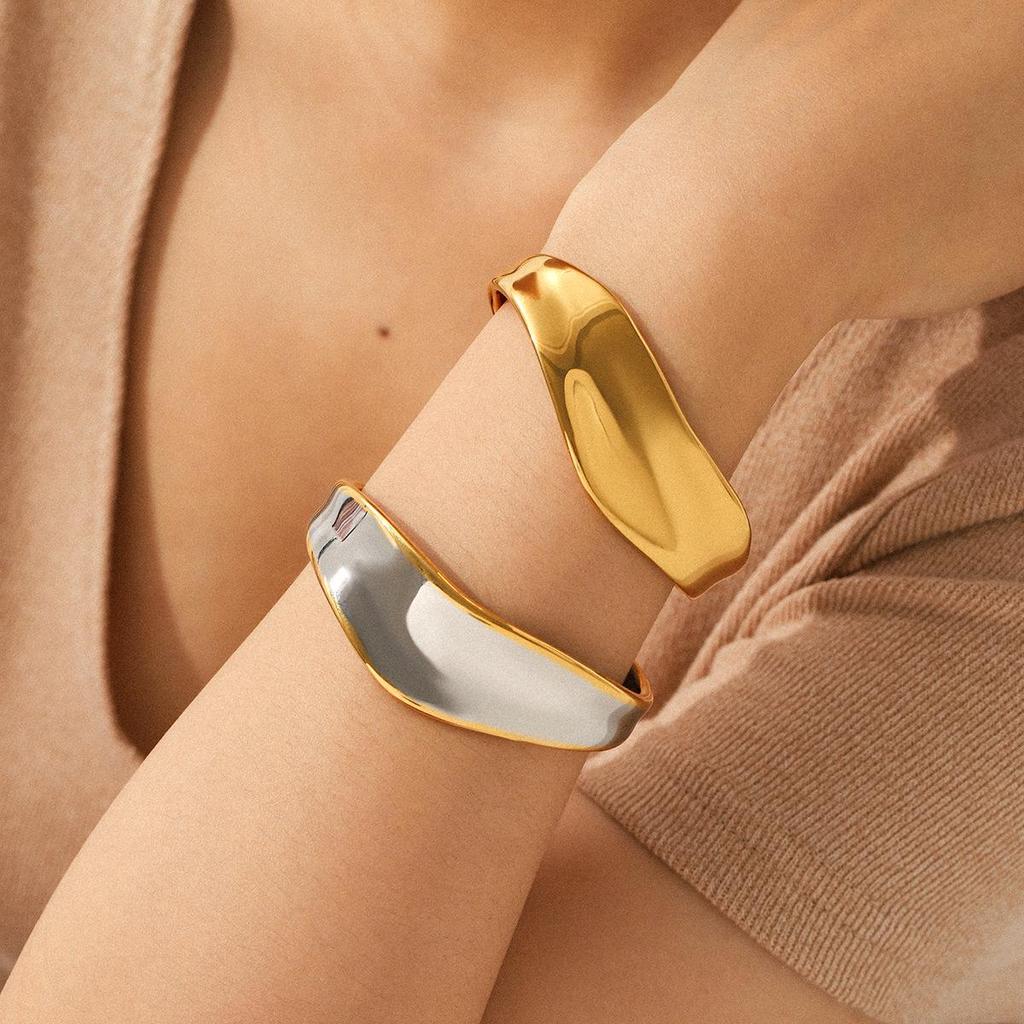 18K Gold High-Gloss Curved Stainless Steel Women's Bracelet with Non-Fading Titanium Steel