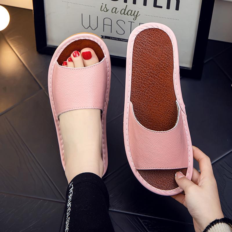 

Водонепроницаемые домашние кожаные тапочки: Летний дизайн с нескользящей подошвой для мужчин и женщин. Size 26 (Fits 37-38) розовый