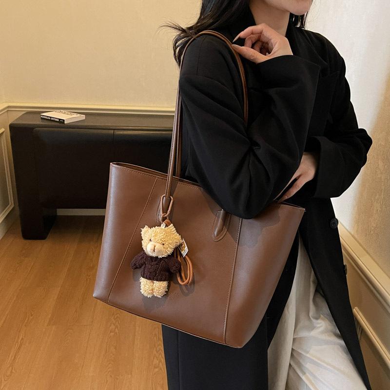 Bag women's large capacity 2025 new autumn and winter high-end brown college student class shoulder bag commuter tote bag