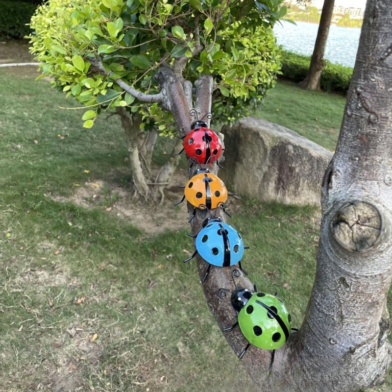 4pcs Set Creative Outdoor Courtyard Decoration Iron Crafts Decoration Garden Park Decoration Ladybug Insect Wall Hanging Gifts