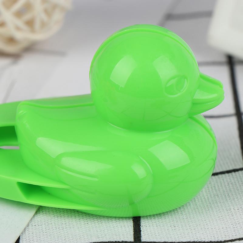 Cartoon Lovely Duck Shaped Snowball Maker Clip Children Outdoor Toy
