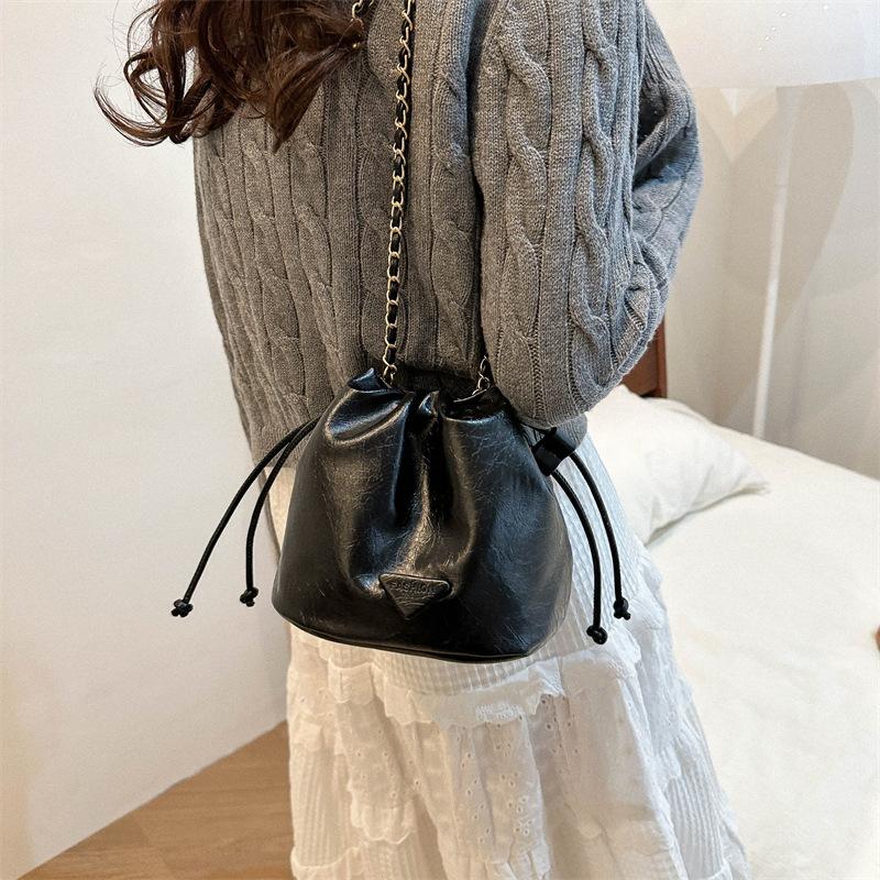 New Winter Niche Design Bag for Women Retro Chain Solid Color Women Bucket Bag One Shoulder Crossbody Bag Trendy