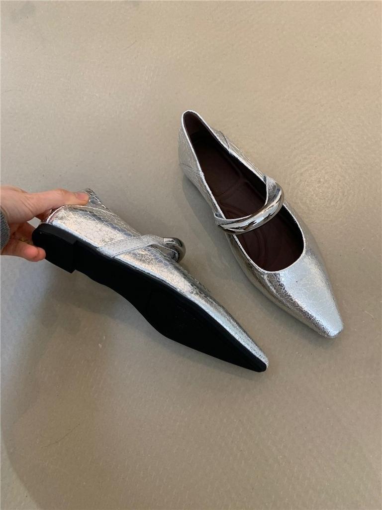 Niche Sense of Design Mary Jane Gentle Metal Buckle Pointed Shallow Mouth Soft Leather Commuter Shoes