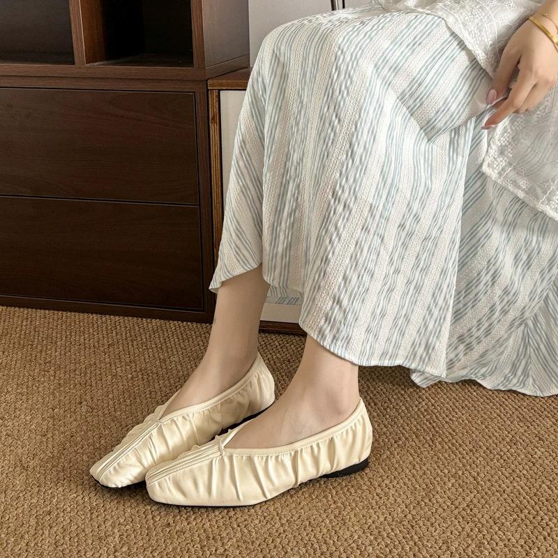 Trend apricot French square head pleated flat-soled single shoes fairy 2025 fairy wind ladyshoes versatile work shoes milk