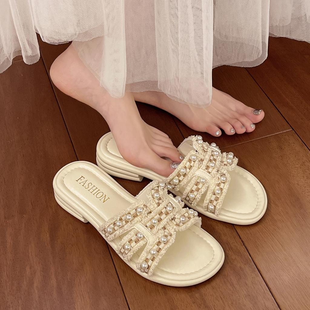 2025 Summer New Xiaoxiangfeng Pearl Slippers Women's Wear Flat Bottom One-word Drag Versatile Beach Sandals with Skirt