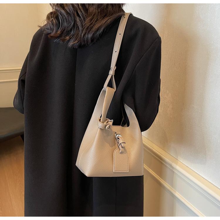 Autumn Retro Textured Small Bag Women's Fashion Simple Bucket Bag Niche Design Crossbody Bag