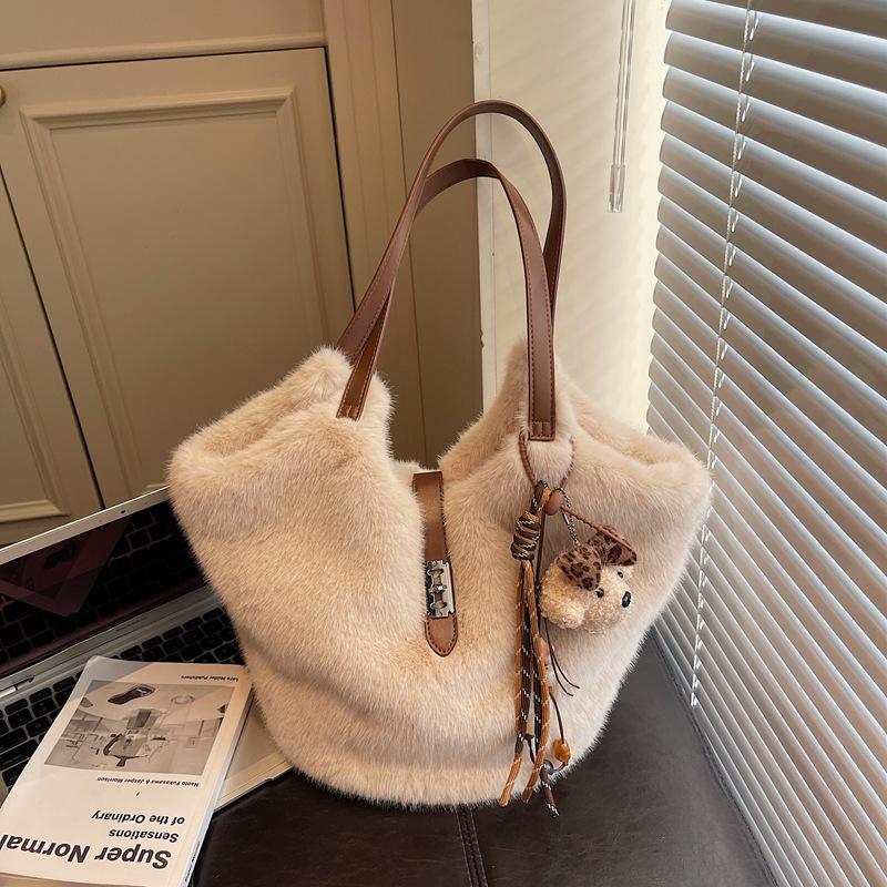 Retro Fluffy Bag Women's Large Capacity 2025 New Autumn and Winter Casual Plush Shoulder Bag Student Class Tote Bag