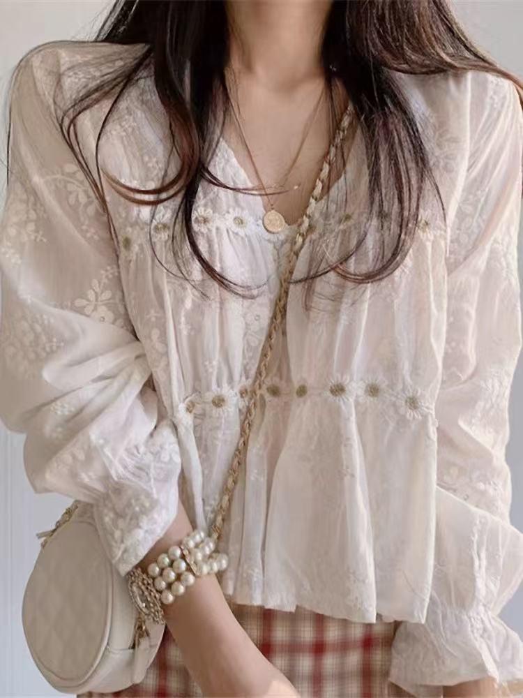 Korean Long Sleeve V-Neck Lace Daisy Top for Women