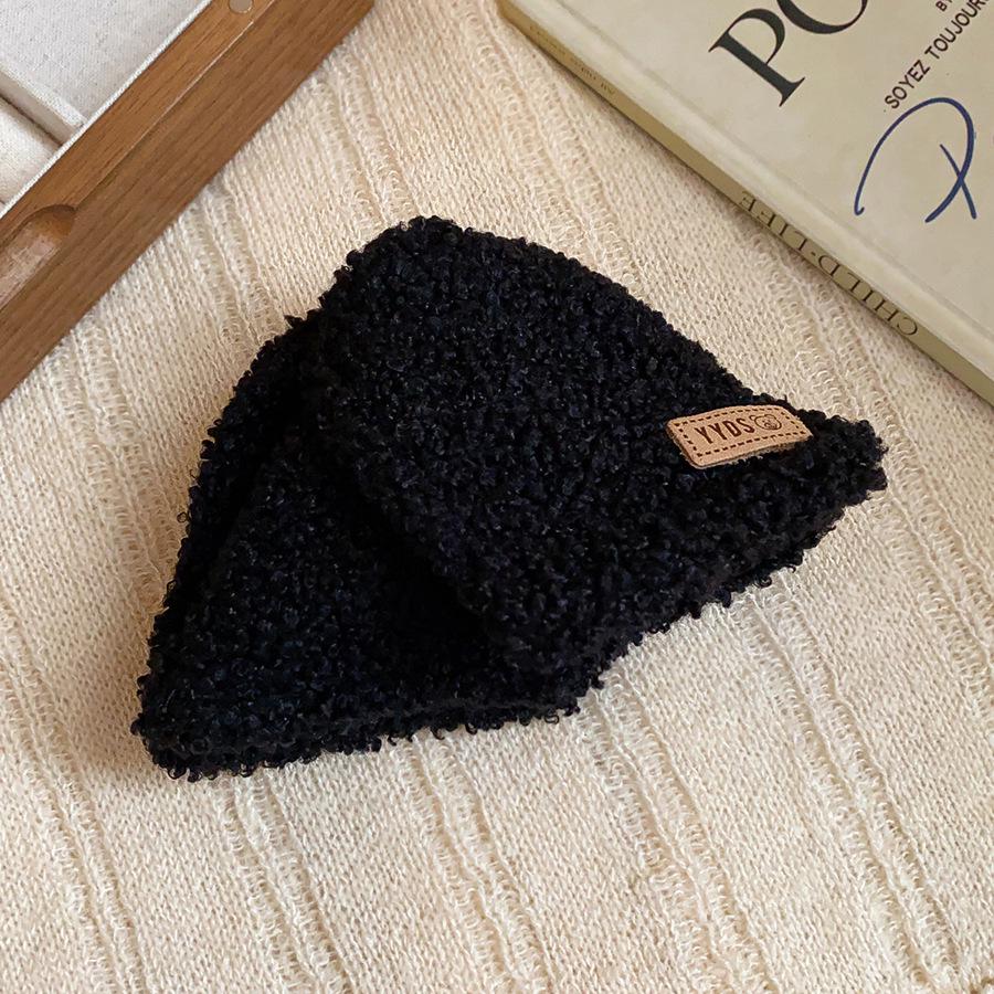 Stylish Plush Triangle Hair Claw Clip - Retro High-End Hair Accessory for Women