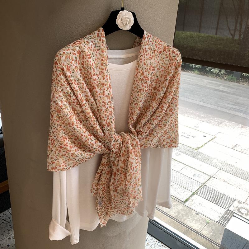 Japanese Literary And Artistic Small Flower Thin Outer Shawl Scarf Women'S Summer Air-Conditioning Room Head Silk Scarf Yarn Sunscreen Beach Towel