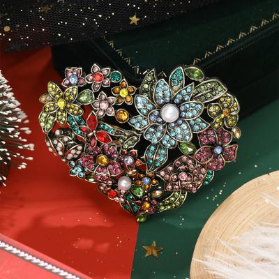 Vintage Personality Heavy Industry Love Brooch Temperament Clothing Pin Creative Coat Coat Accessories