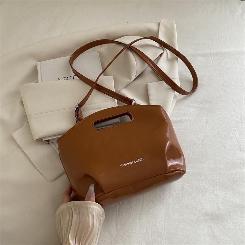 This year 2025 women's bags new spring and summer large-capacity versatile commuter single shoulder oblique span tote bag retro square bag