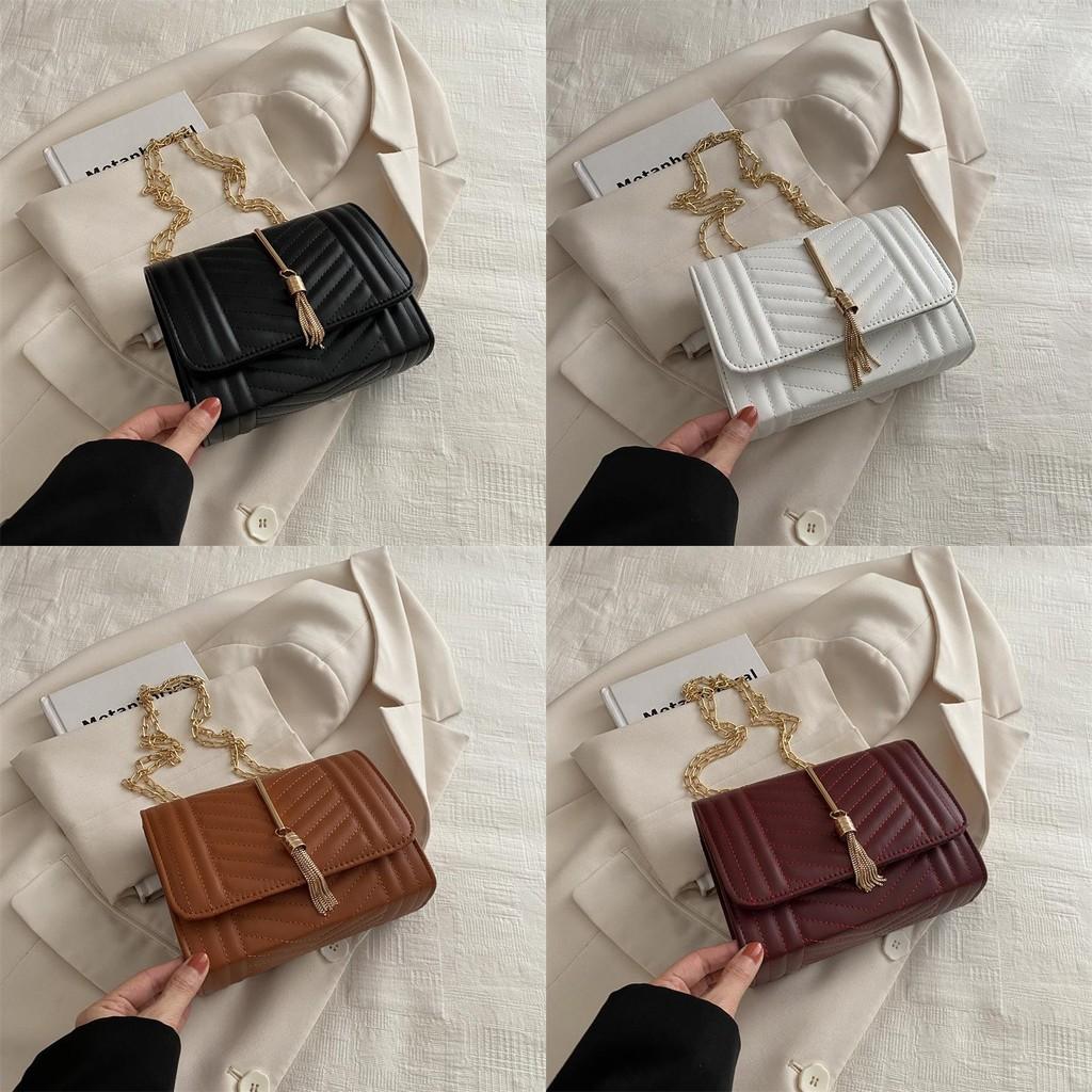 Stylish And Minimalist Women's Crossbody Bag With Trendy Chain Detail For Casual Use