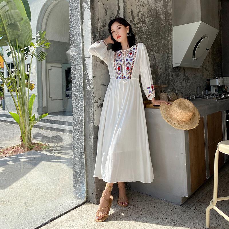 Ethnic Lijiang Dali Embroidered Long Vacation Dress for Women - Slimming Thailand Beach Style (F647)