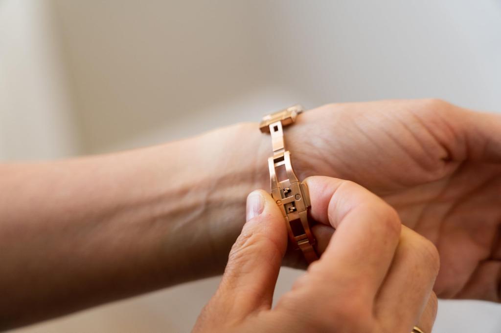 ARNE JACOBSEN ROMAN 53311-1631, 34mm, Nordic Design, Water Resistant (Quiet Design with No Second Hand), White with Rose Gold Bracelet