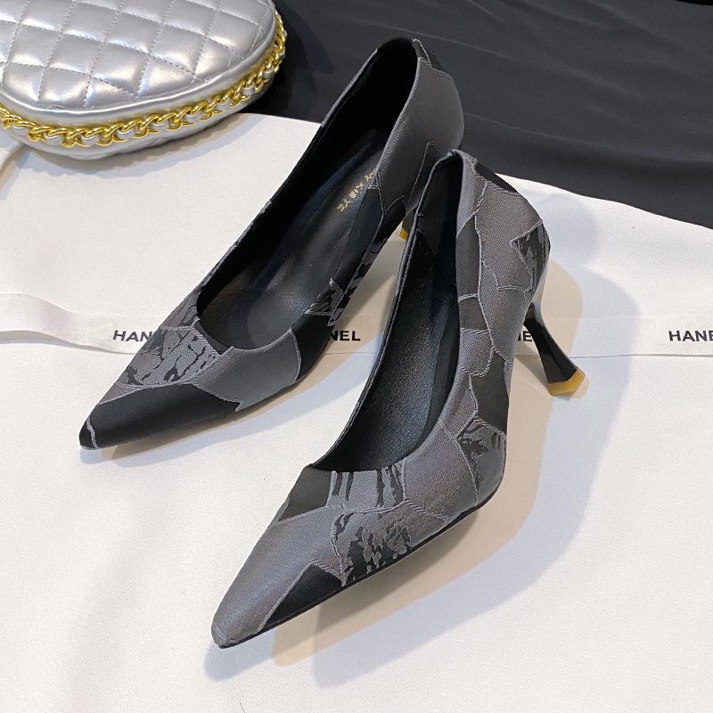 

Вышитые туфли на высоком каблуке в национальном стиле 2025 новые туфли-стилет с ципао новое китайское универсальное платье-лошадь темперамент женская обувь 42 серый