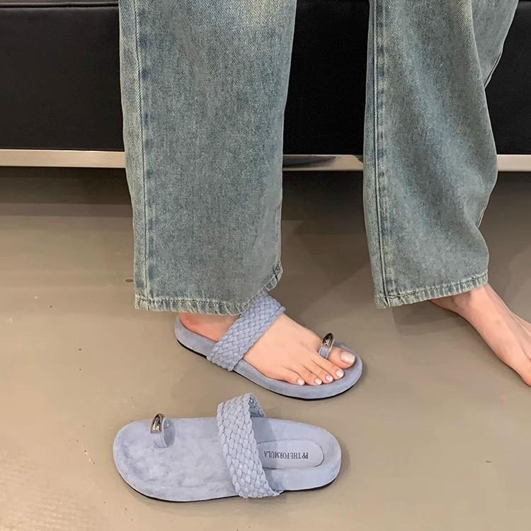 Soft bottom design simple word with cool slippers women's 2025 spring new set toe thick bottom beach slippers with skirt tide