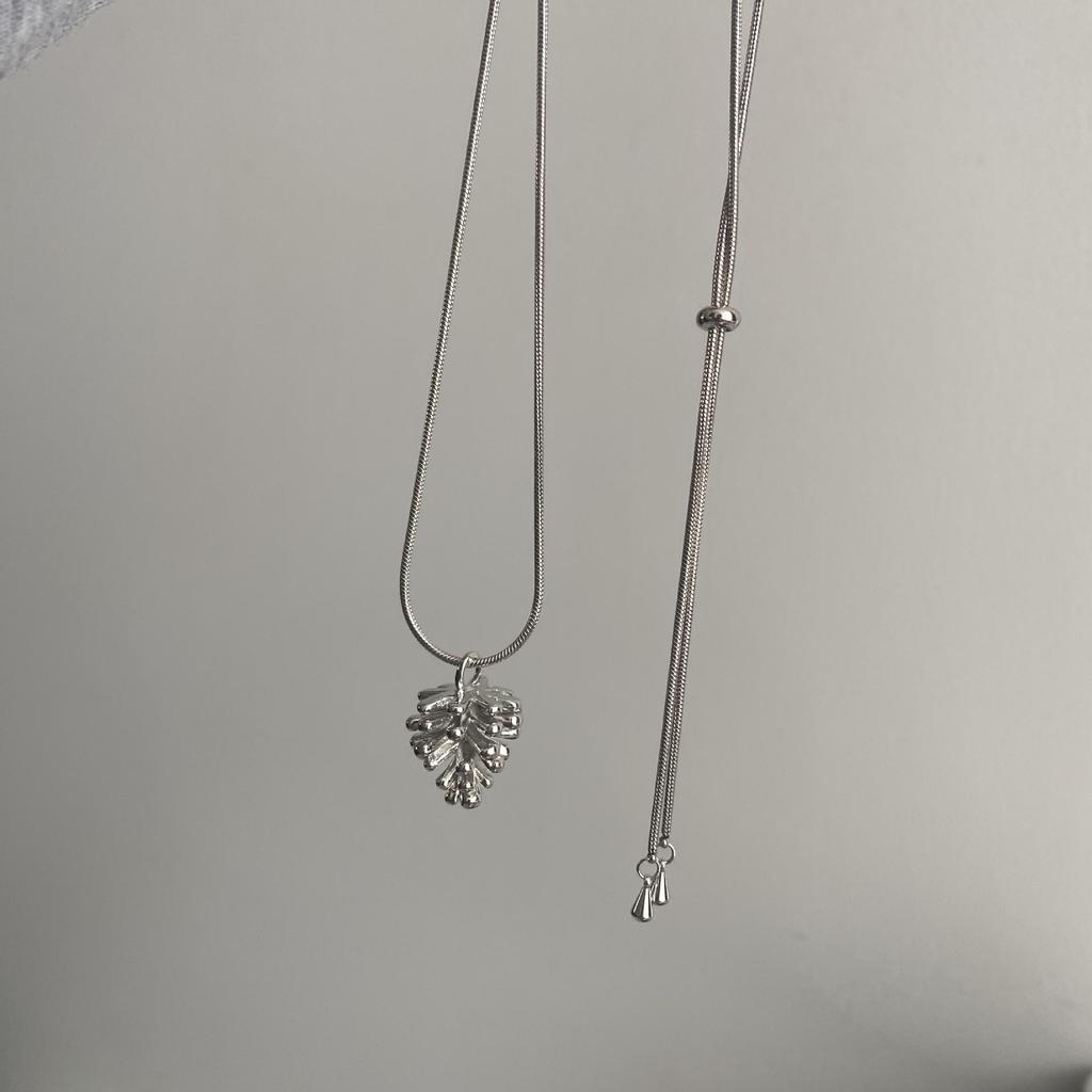 Adjustable Korean Pine Cone Pendant Necklace - High-End Niche Design for Women