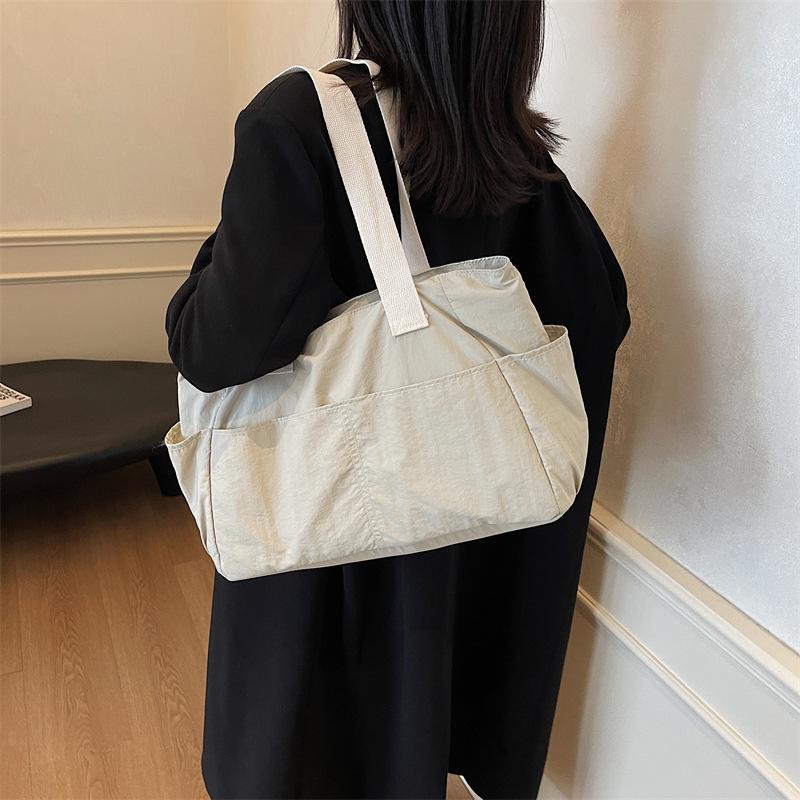 Solid Color Simple Fashion Large Capacity Commuter Shoulder Bag New Autumn Popular Casual Fashion Handbag Tide